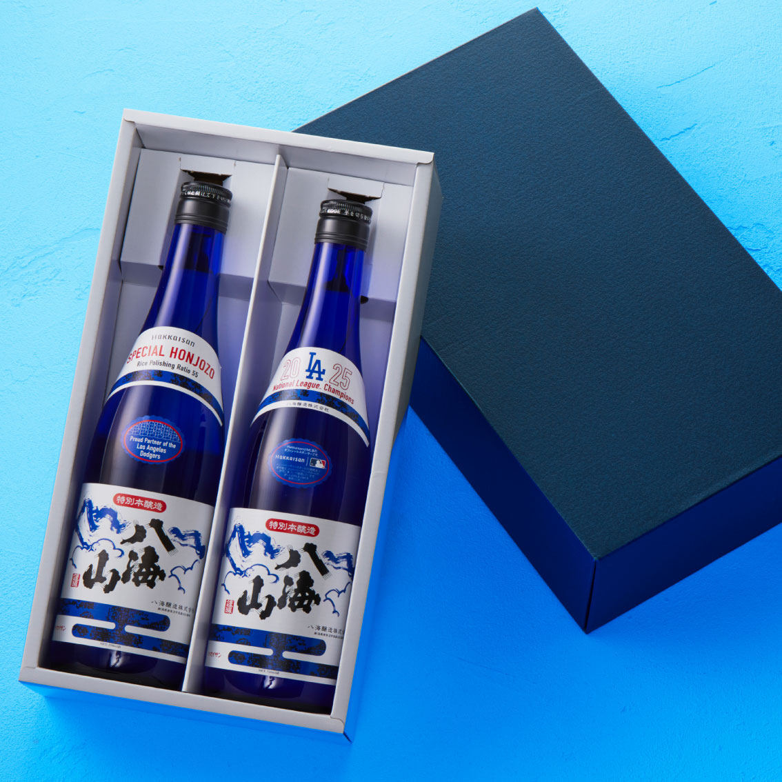 【プレゼントに】特別本醸造 八海山 ブルーボトルとナショナルリーグ優勝記念ラベル2本セット 720ml