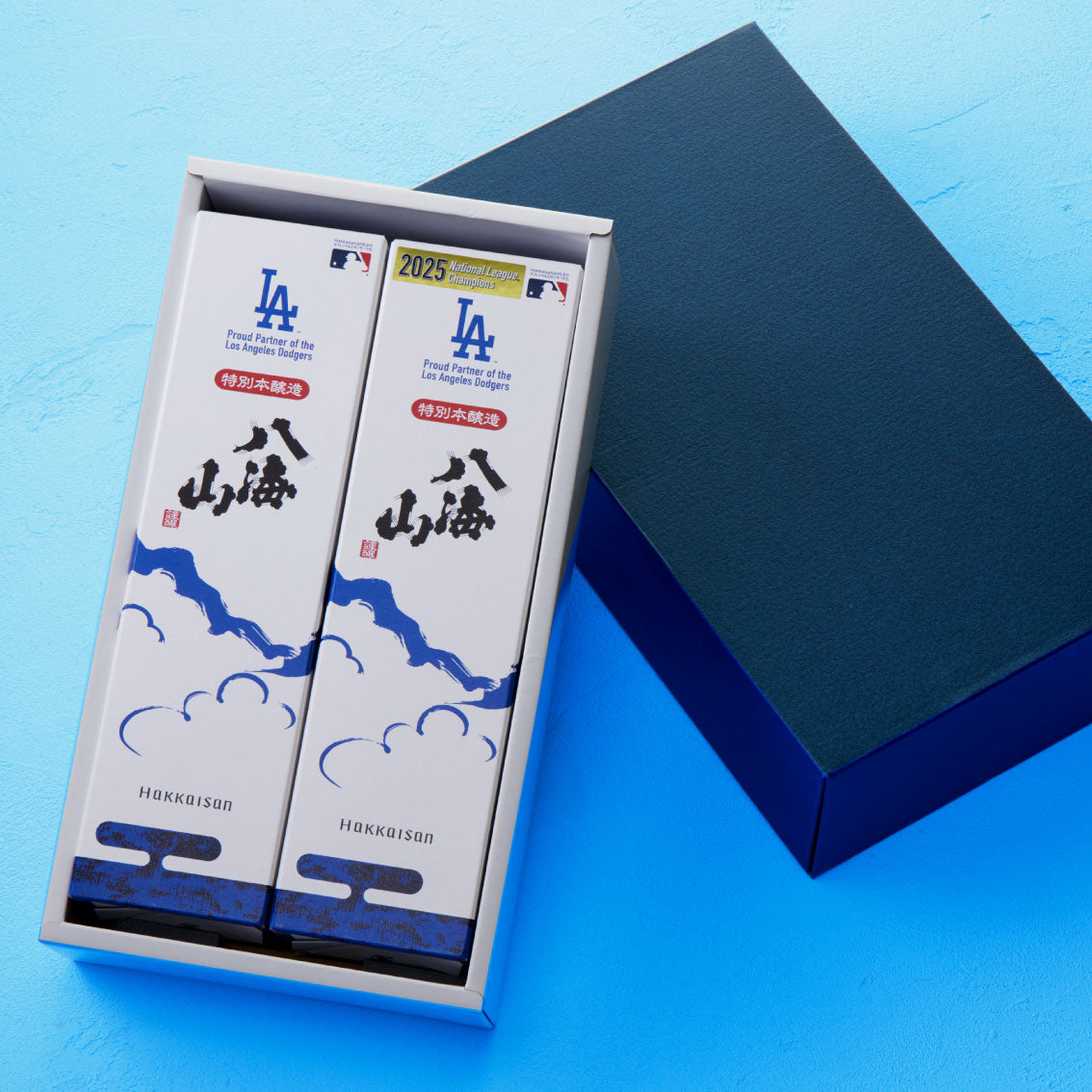 【プレゼントに】特別本醸造 八海山 ブルーボトルとナショナルリーグ優勝記念ラベル2本セット 720ml